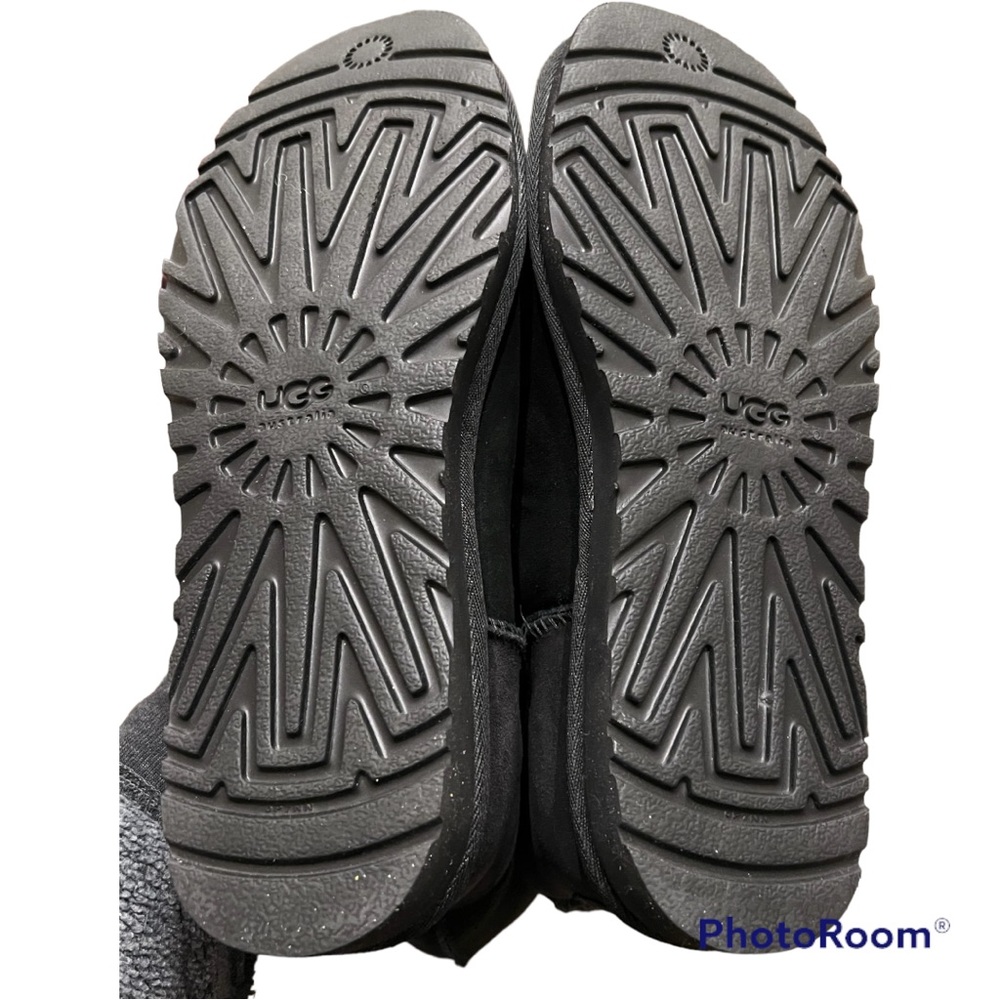 Genuine Shearling Authentic Ugg Classic Short Boo… - image 4